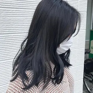 セミロング カラー ，comma momoka🪄のヘアスタイル
