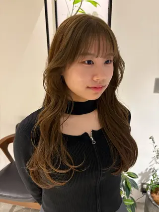 ロング 暖色カラー 奥村陽花のヘアスタイル