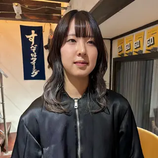 ミディアム カラー 大石 朱純のヘアスタイル