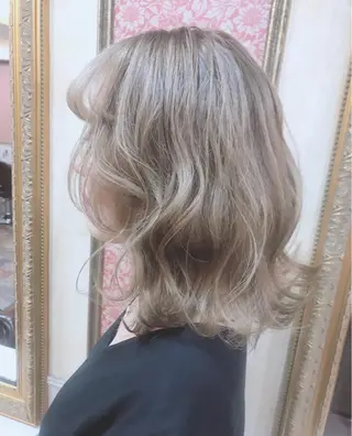 セミロング カラー 岩谷/ブリーチ 🪽透明感カラーのヘアスタイル