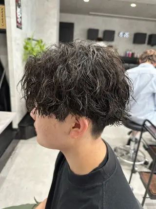 ショート パーマ メンズ ユウ🪄 パーマ指名No1のヘアスタイル