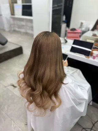 ロング MOMOKA🍑プル エクステ・ハイトーンのヘアスタイル