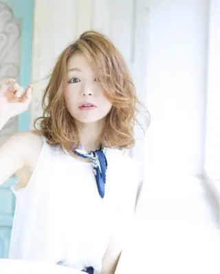 ミディアム 代表 吉澤弘哲のヘアスタイル