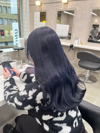 セミロング 寒色/ベージュヘア ブリーチありMiOのヘアスタイル