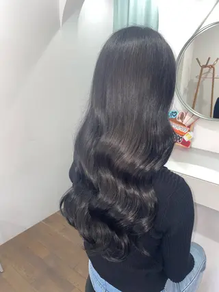 ロング カラー lutz／ MIONのヘアスタイル