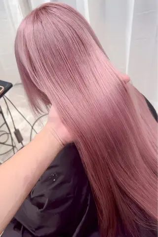 ロング カラー カナ：ホワイトカラー /ピンクカラー‎のヘアスタイル