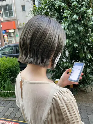 ミディアム カラー akane .のヘアスタイル