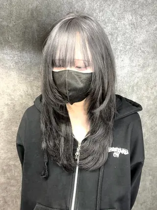 セミロング ナリキ/ダブルカラー /ダブルカラーモデルのヘアスタイル