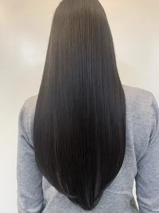 ロング カラー トップ スタイリストのヘアスタイル