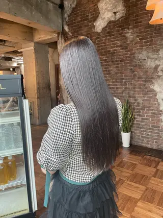 ロング ミルクティー× グレージュMOMOのヘアスタイル