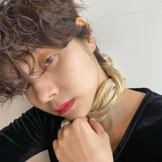 ショート カラー 加藤 真由のヘアスタイル