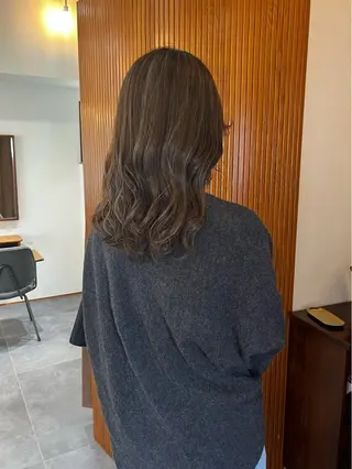 セミロング カラー 安達 俊亮のヘアスタイル