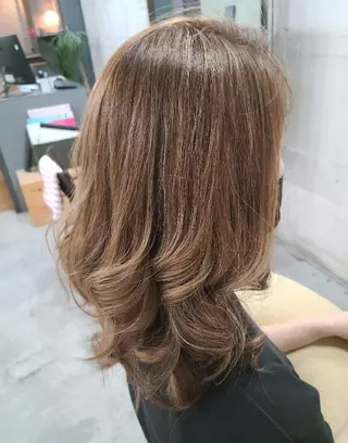 セミロング カラー ヘアアレンジ terra✂️川嶋 大輔のヘアスタイル