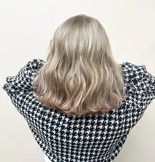 ミディアム カラー 桒原 ちさのヘアスタイル