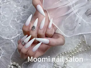 セミロング 長さだし専門 Moominのネイルデザイン