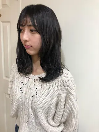 ミディアム カラー MIOベージュカラー 柔らかいカラーのヘアスタイル