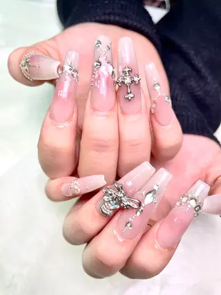 ネイル アヤメネイル 最新チップスカルプのネイルデザイン