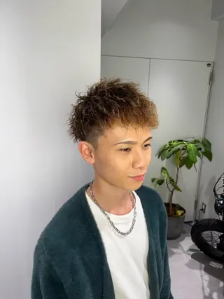 ミディアム パーマ メンズ 高橋 周のヘアスタイル