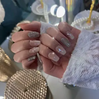 ミディアム Shhh ...のネイルデザイン