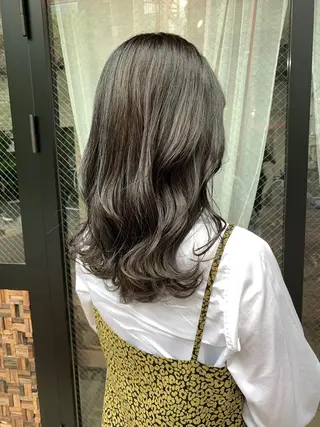 ロング いけだ　ひかり ハイライトくびれヘアのヘアスタイル