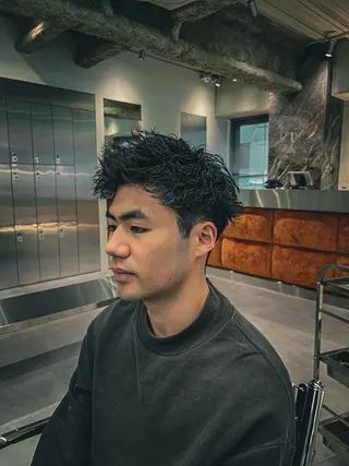 ショート パーマ メンズ ⚡メンズパーマフ ェードカットTomyのヘアスタイル