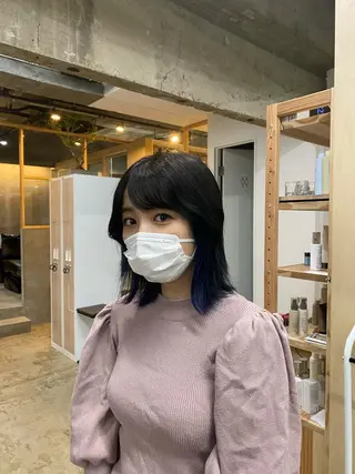 ミディアム 茜璃/ブリーチカラー /レイヤーカットのヘアスタイル