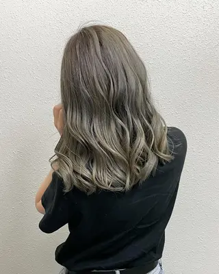 セミロング カラー グレージュ💎 神戸孝哉のヘアスタイル