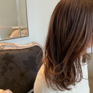 ロング カラー SAKINO． ベージュカラーのヘアスタイル