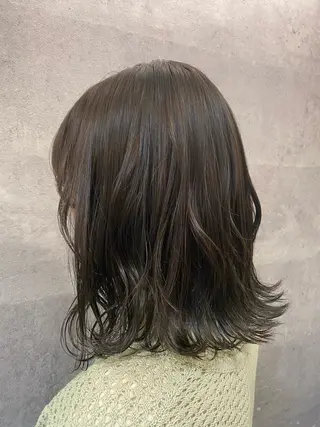 ミディアム カラー 𝑺𝒂𝒌𝒊 🩶マンツーマン施術のヘアスタイル