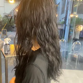 セミロング パーマ 大石 沙季のヘアスタイル