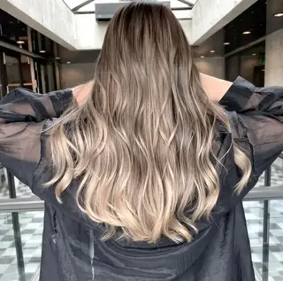 ロング カラー LUSTRE クロサワのヘアスタイル