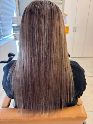 カラー ○HITOMI ○のヘアスタイル