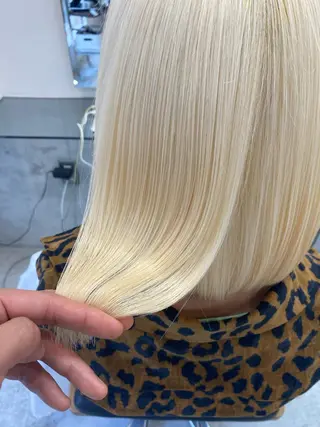 セミロング カラー ブリーチカラーが人気 onnuのヘアスタイル