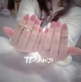 ミディアム めぐみのネイルサロン スタッフ練習のネイルデザイン