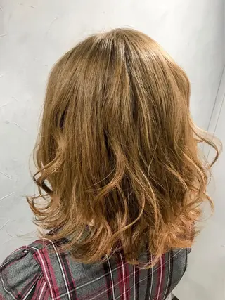 ミディアム カラー 江畑 匠 新宿三丁目 徒歩30秒⭐️のヘアスタイル