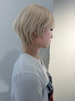 ミディアム カラー TATSUブリーチ/ ミルクティーベージュのヘアスタイル