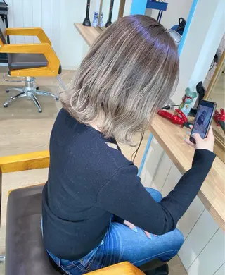 ミディアム カラー 森本 笑のヘアスタイル