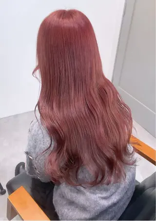 ロング カラー 岡田まみ🍒🤍 透明感カラーのヘアスタイル