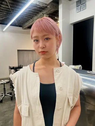 ショート カラー 【モエカ】グランジ ウルフ/ハイトーンのヘアスタイル