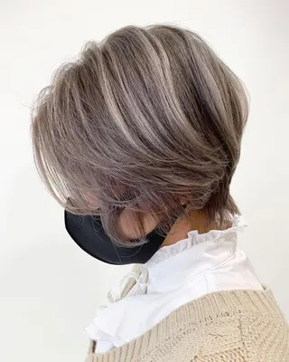 ショート カラー 薄田 珠美のヘアスタイル