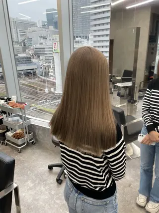 セミロング カラー ヘアアレンジ 神戸三宮ダメージレス ブリーチ特化 麟太郎のヘアスタイル