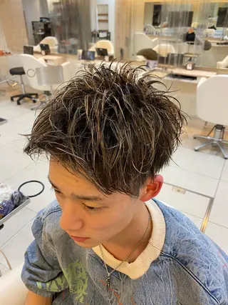 ショート メンズ 塩谷黎✨イルミナ カラーメンズパーマ✨のヘアスタイル