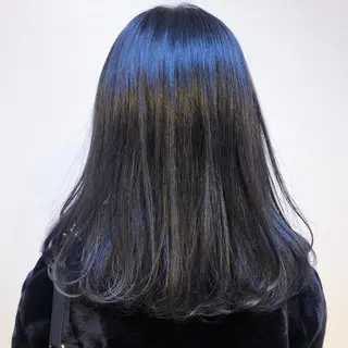 ミディアム カラー 尾籠 美幸 (オゴモリ ミユキ)のヘアスタイル