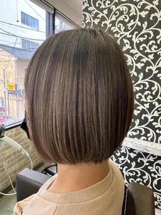 ショート カラー エスアッシュヘアー所属・村見 陸斗のヘアスタイル