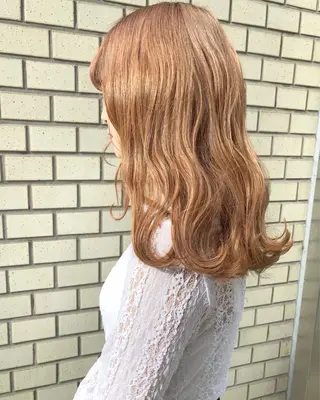 セミロング カラー パーマ ヘアアレンジ ハイトーン特化🤍 浦住のヘアスタイル