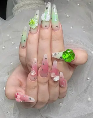 ロング カラー ニュ クインのネイルデザイン