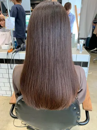 ミディアム カラー トップ スタイリストのヘアスタイル