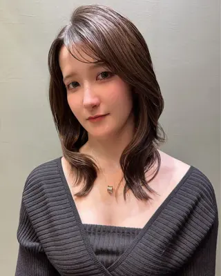 セミロング 🪽大人色気レイヤー 美髪縮毛 金山🪽のヘアスタイル