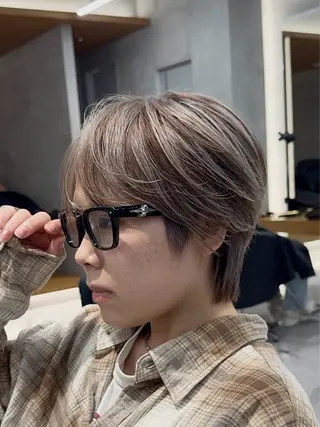 ショート ブリーチカラー🌈 ウルフカット🐺のヘアスタイル