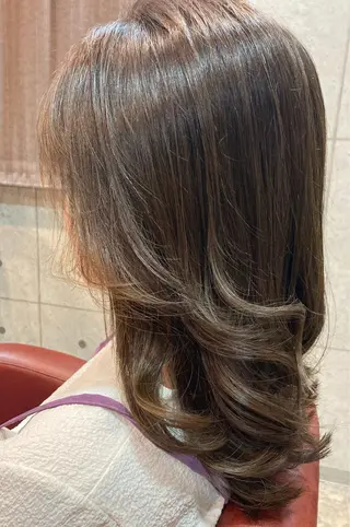 セミロング カラー ERIKO Tのヘアスタイル